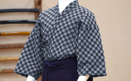 'BUSHUICHI" Monyou Label: Premium "WHITE ICHIMATSU" Patterned Single Layer Kendogi
