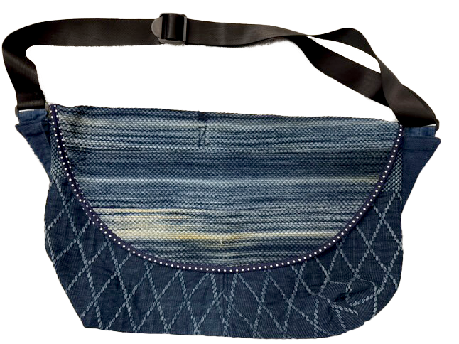 [WAIPUNA DESIGNS ORIGINAL] Upcycled Dogi Messenger Bag